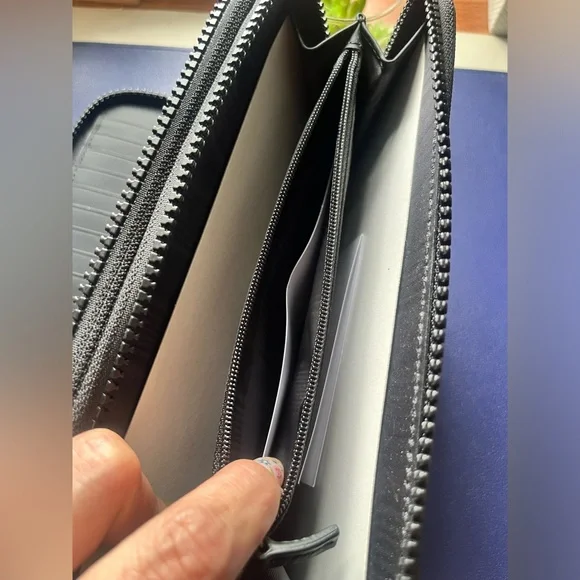 NWT Salvatore Ferragamo dual zip leather Gancini wallet w/gift bag - Picture 10 of 14